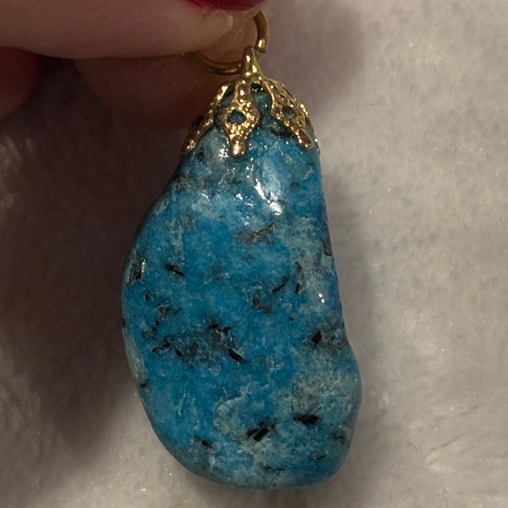Elegant Blue Stone Pendant Necklace